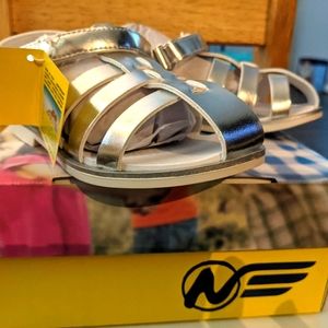 NWT Girls Naturino Exoress sandals